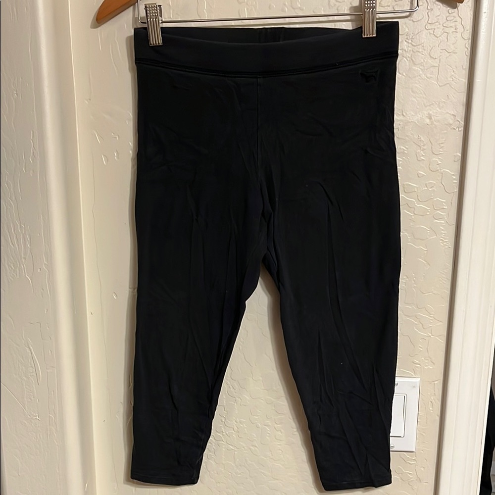 PINK Victoria’s Secret Black crop Leggings